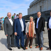 v.l.n.r. Siegfried Zelnhefer (Leiter des Presse- und Informationsamtes der Stadt Nürnberg), Martin Burkert MdB, Gabriela Heinrich MdB, Johannes Kahrs MdB, Florian Dierl (Leiter des Dokumentationszentrums Reichsparteitagsgelände).